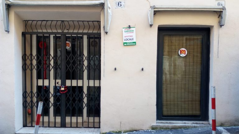 Locale Commerciale in affitto Corso Calandrelli