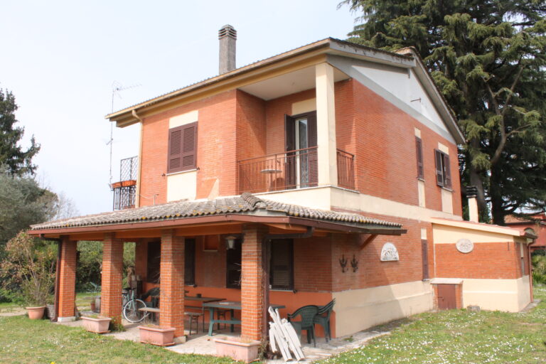 Casa indipendente pressi stazione in vendita a San Cesareo