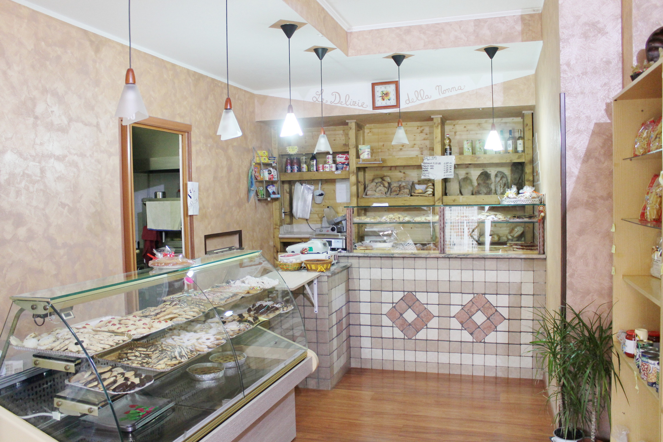 Locale commerciale con canna fumaria in affitto a Colle Barco